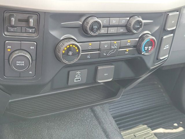 2024 Ford F-350 Super Duty Chassis Cab XL - Photo 26