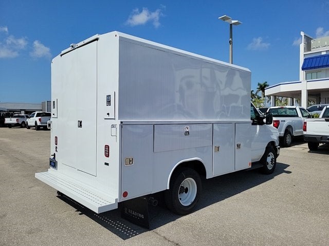 2025 Ford E-350SD Base Cutaway