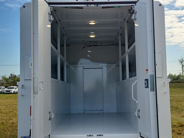 2025 Ford E-350SD Base Cutaway