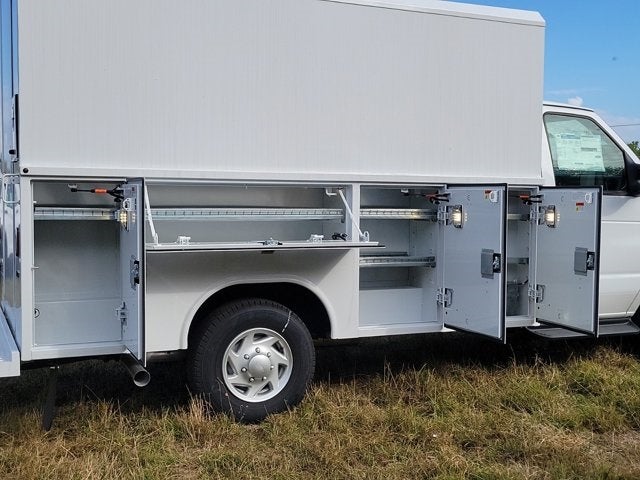 2025 Ford E-350SD Base Cutaway