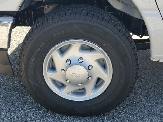 2025 Ford E-350SD Base Cutaway