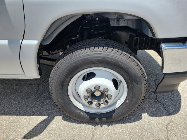 2027 Ford E-450SD Base
