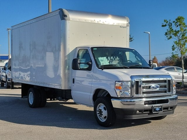 2025 Ford E-450SD Base