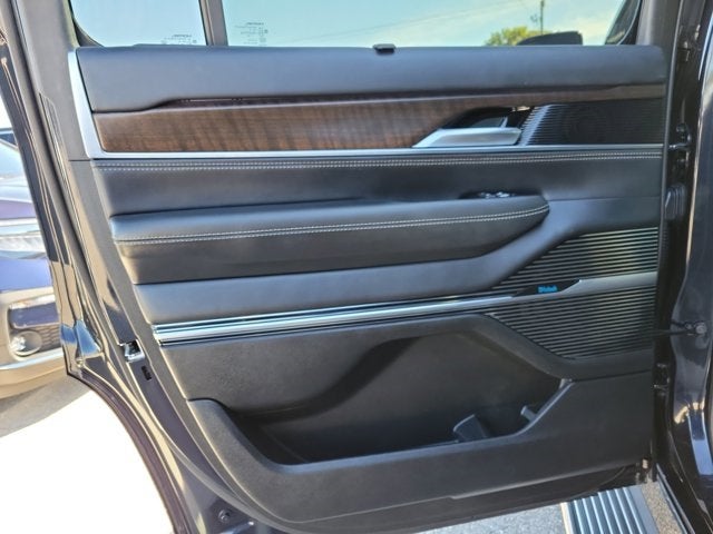 2023 Jeep Grand Wagoneer Base