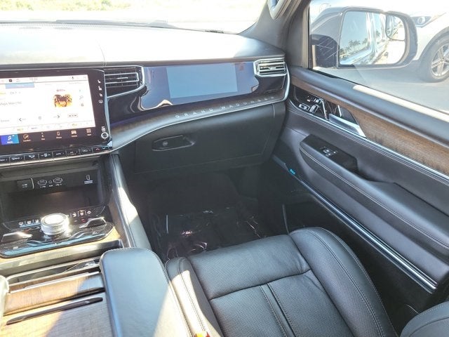 2023 Jeep Grand Wagoneer Base