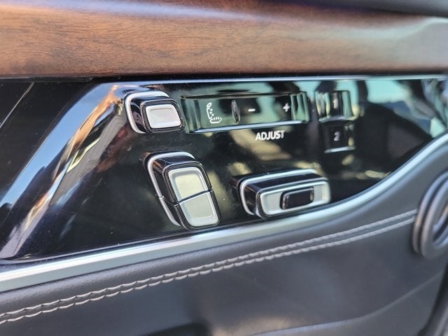 2023 Jeep Grand Wagoneer Base