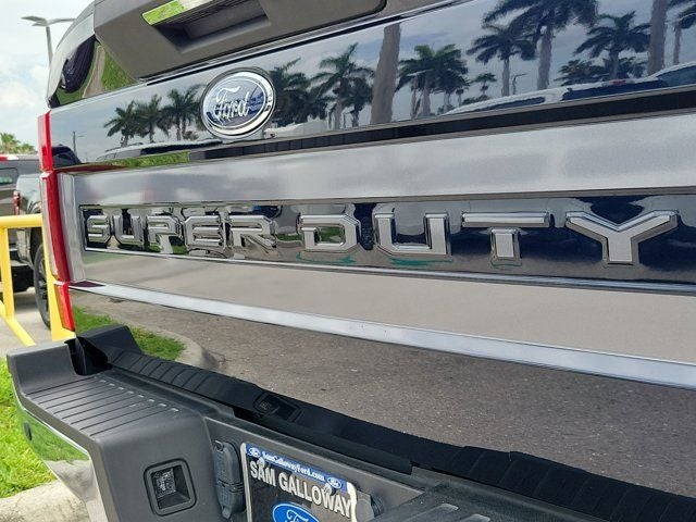 2022 Ford F-350SD Lariat