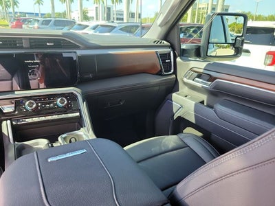 2025 GMC Sierra 2500HD Denali