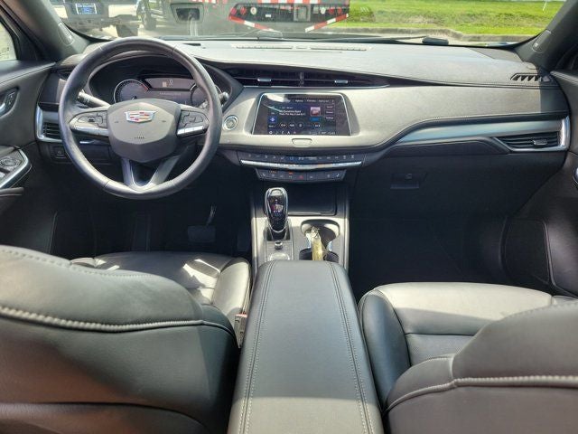2022 Cadillac XT4 Premium Luxury