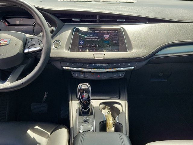 2022 Cadillac XT4 Premium Luxury