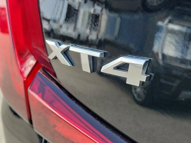 2022 Cadillac XT4 Premium Luxury