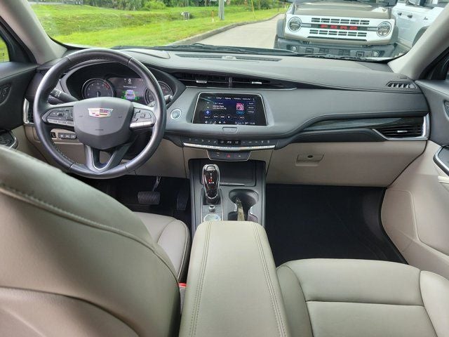 2022 Cadillac XT4 Premium Luxury
