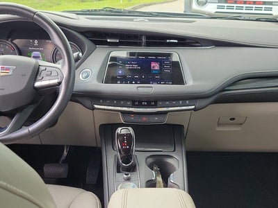 2022 Cadillac XT4 Premium Luxury