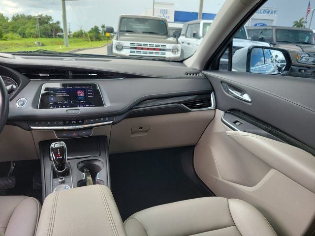 2022 Cadillac XT4 Premium Luxury