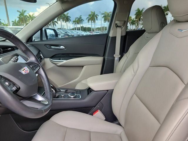 2022 Cadillac XT4 Premium Luxury