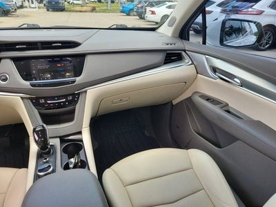 2022 Cadillac XT5 Premium Luxury
