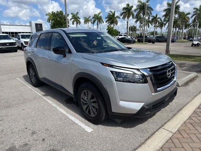 2025 Nissan Pathfinder S 2WD's photo