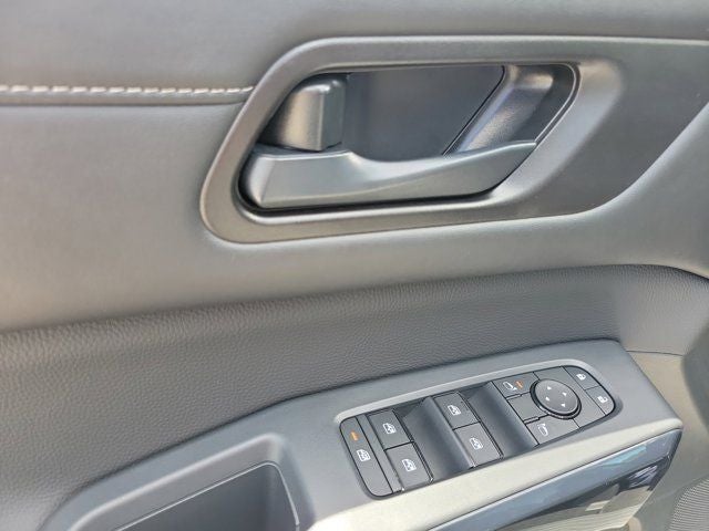 2025 Nissan Pathfinder S