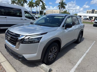 2025 Nissan Pathfinder S