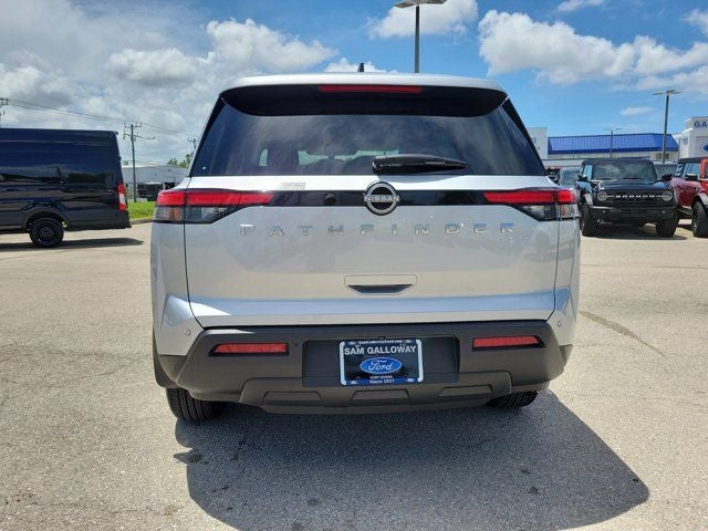 2025 Nissan Pathfinder S