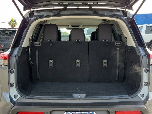 2023 Nissan Pathfinder SV