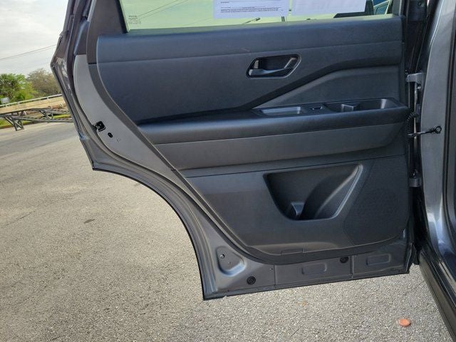 2023 Nissan Pathfinder SV