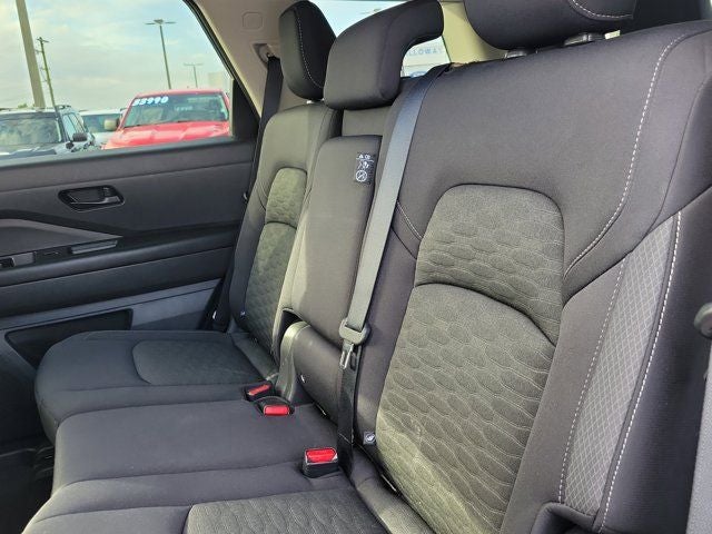 2023 Nissan Pathfinder SV