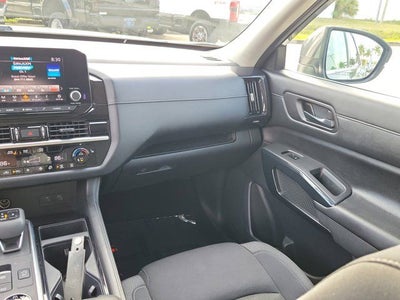 2023 Nissan Pathfinder SV