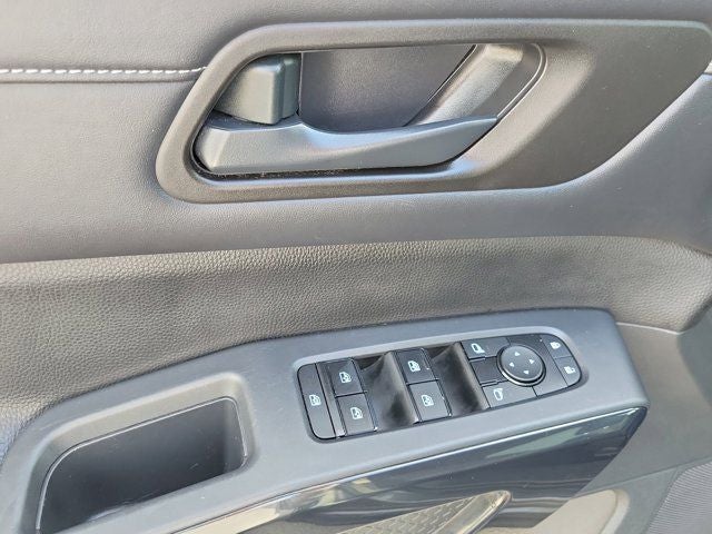 2023 Nissan Pathfinder SV