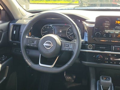 2022 Nissan Pathfinder SL