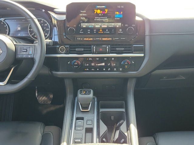 2022 Nissan Pathfinder SL
