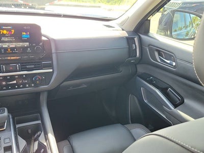 2022 Nissan Pathfinder SL