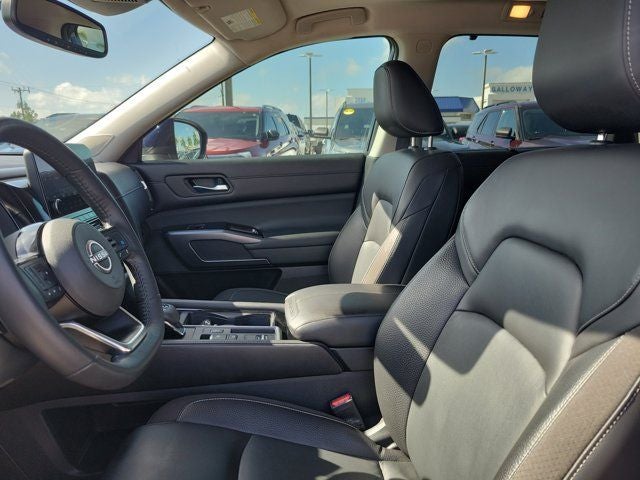 2022 Nissan Pathfinder SL