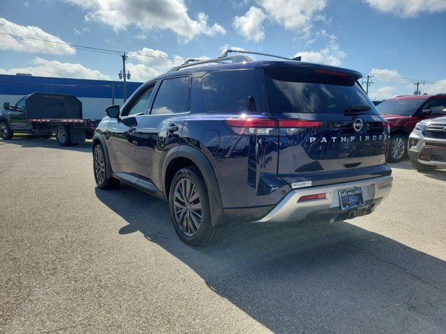 2022 Nissan Pathfinder SL