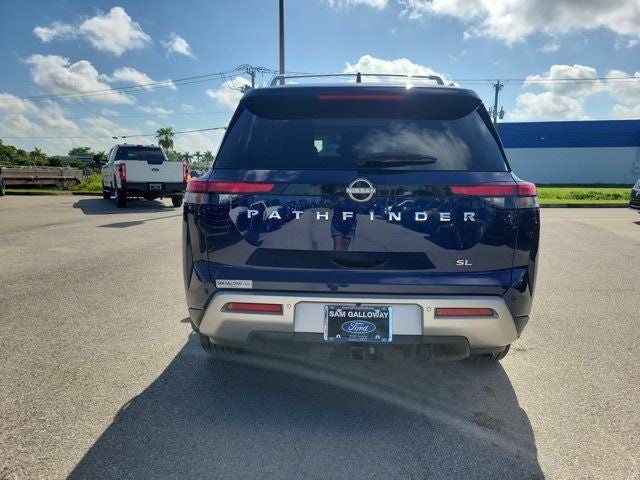 2022 Nissan Pathfinder SL