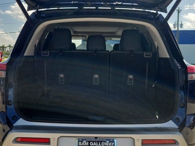 2022 Nissan Pathfinder SL