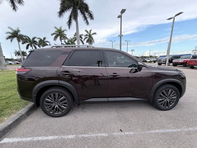 2022 Nissan Pathfinder SL