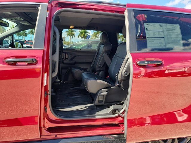 2022 Toyota Sienna XSE 7 Passenger