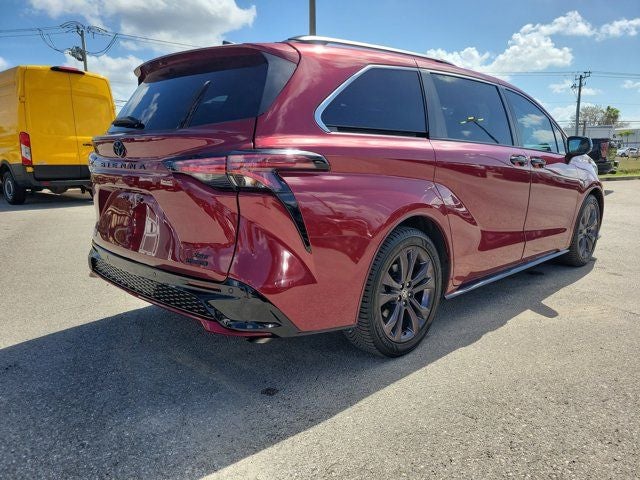 2022 Toyota Sienna XSE 7 Passenger