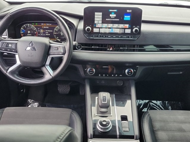 2023 Mitsubishi Outlander SE