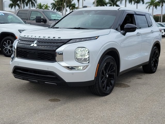 2023 Mitsubishi Outlander SE