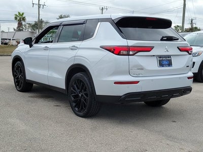 2023 Mitsubishi Outlander SE