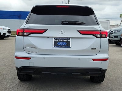 2023 Mitsubishi Outlander SE