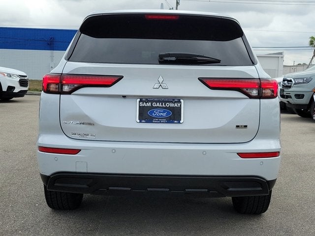 2023 Mitsubishi Outlander SE