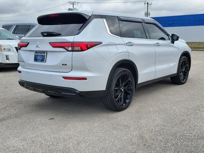 2023 Mitsubishi Outlander SE