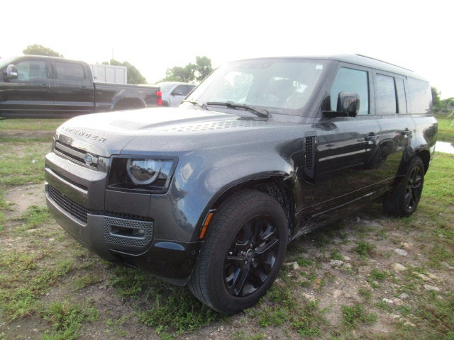 2025 Land Rover Defender 130 Outbound