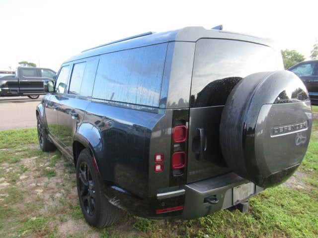 2025 Land Rover Defender 130 Outbound