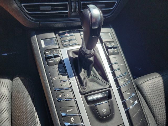 2020 Porsche Macan Base
