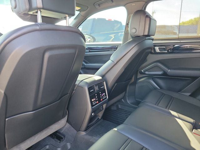2023 Porsche Cayenne Base